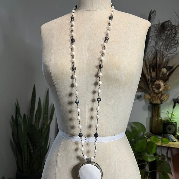 BOHO Tibetan Shell Moon Pendant Pearls Wire Wrapped Artisan Handmade Necklace - Picture 4 of 4